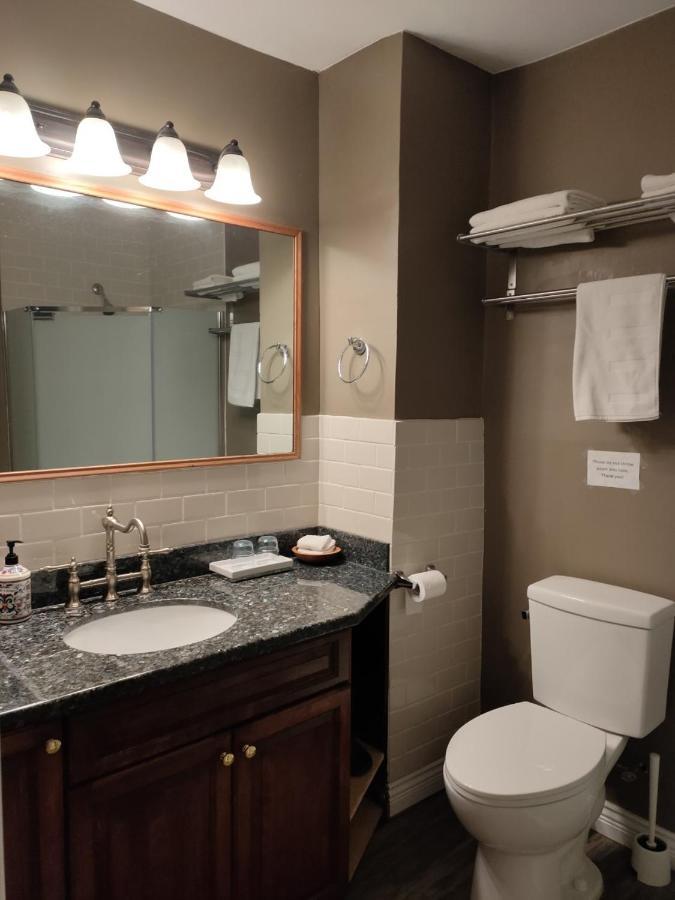 Semi Centre House Hotel Уайт Рок Екстериор снимка