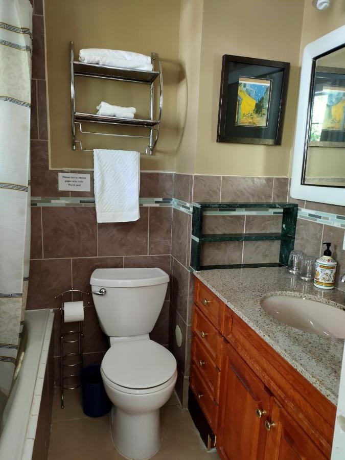 Semi Centre House Hotel Уайт Рок Екстериор снимка
