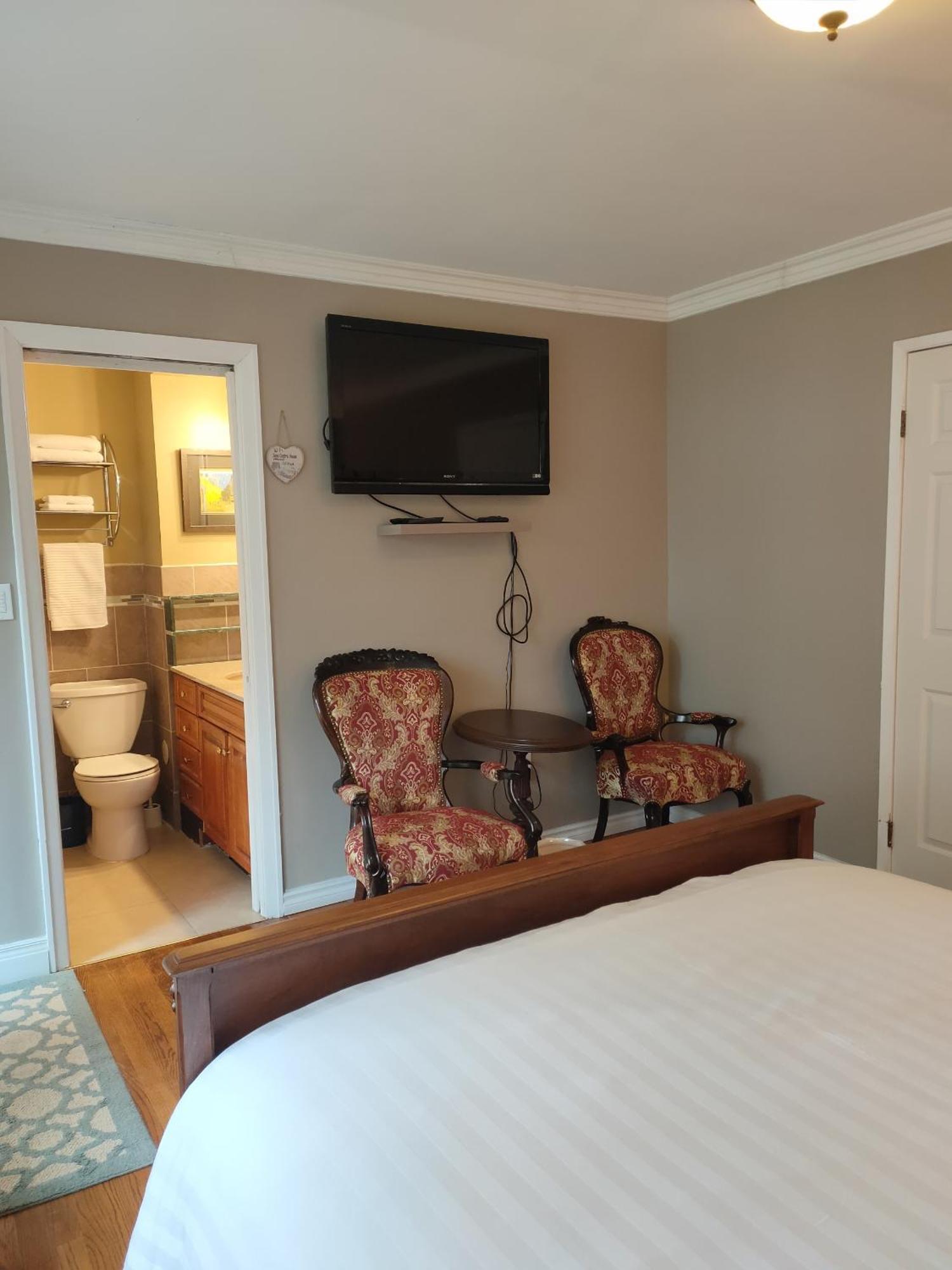 Semi Centre House Hotel Уайт Рок Екстериор снимка