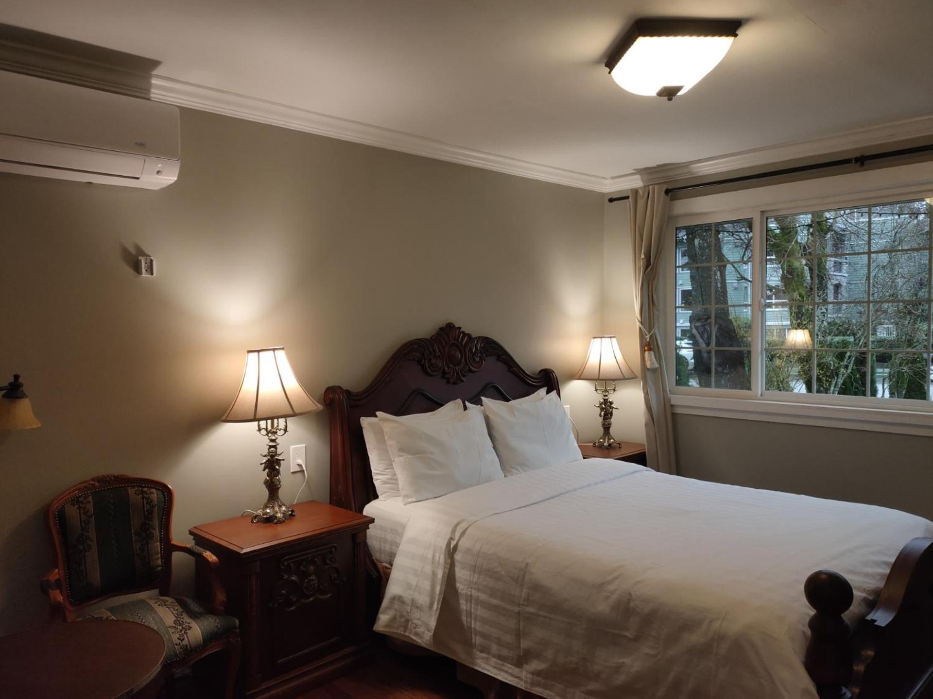 Semi Centre House Hotel Уайт Рок Екстериор снимка