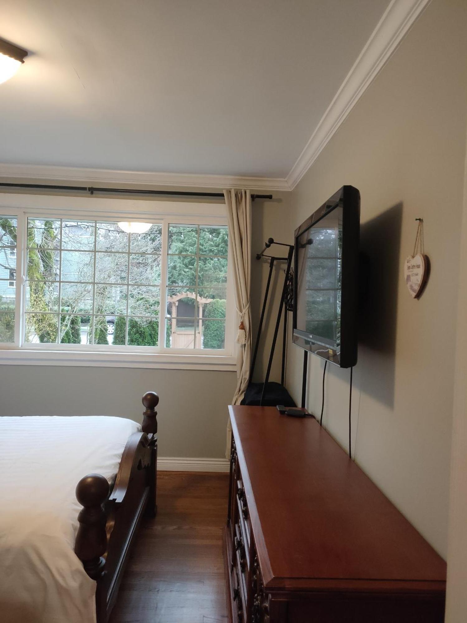 Semi Centre House Hotel Уайт Рок Екстериор снимка
