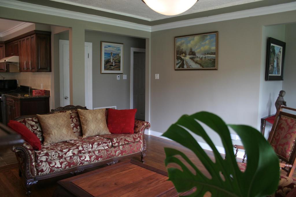 Semi Centre House Hotel Уайт Рок Екстериор снимка